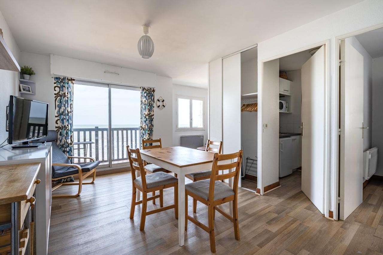 Charmant Appartement Face A La Mer Avec Balcon Houlgate Bagian luar foto