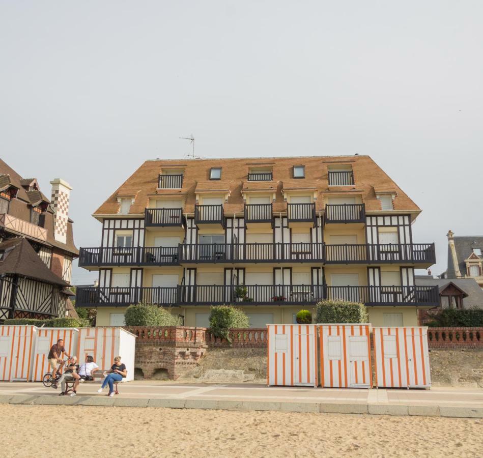 Charmant Appartement Face A La Mer Avec Balcon Houlgate Bagian luar foto
